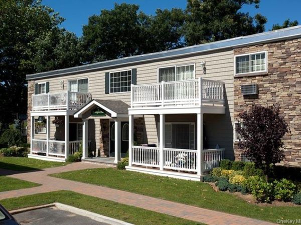 125 Magaw Place , Unit A17, West Babylon, NY 11704