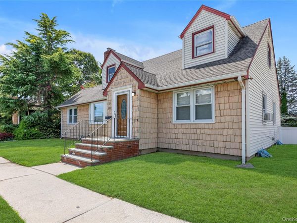 1345 Great Neck Road, Copiague, NY 11726