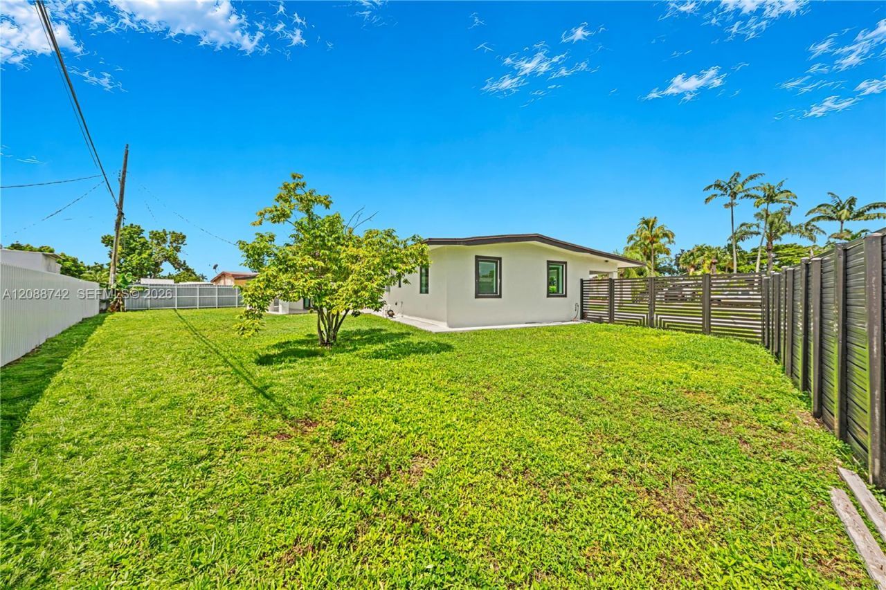 11300 SW 43rd St, Miami, FL 33165 Photo
