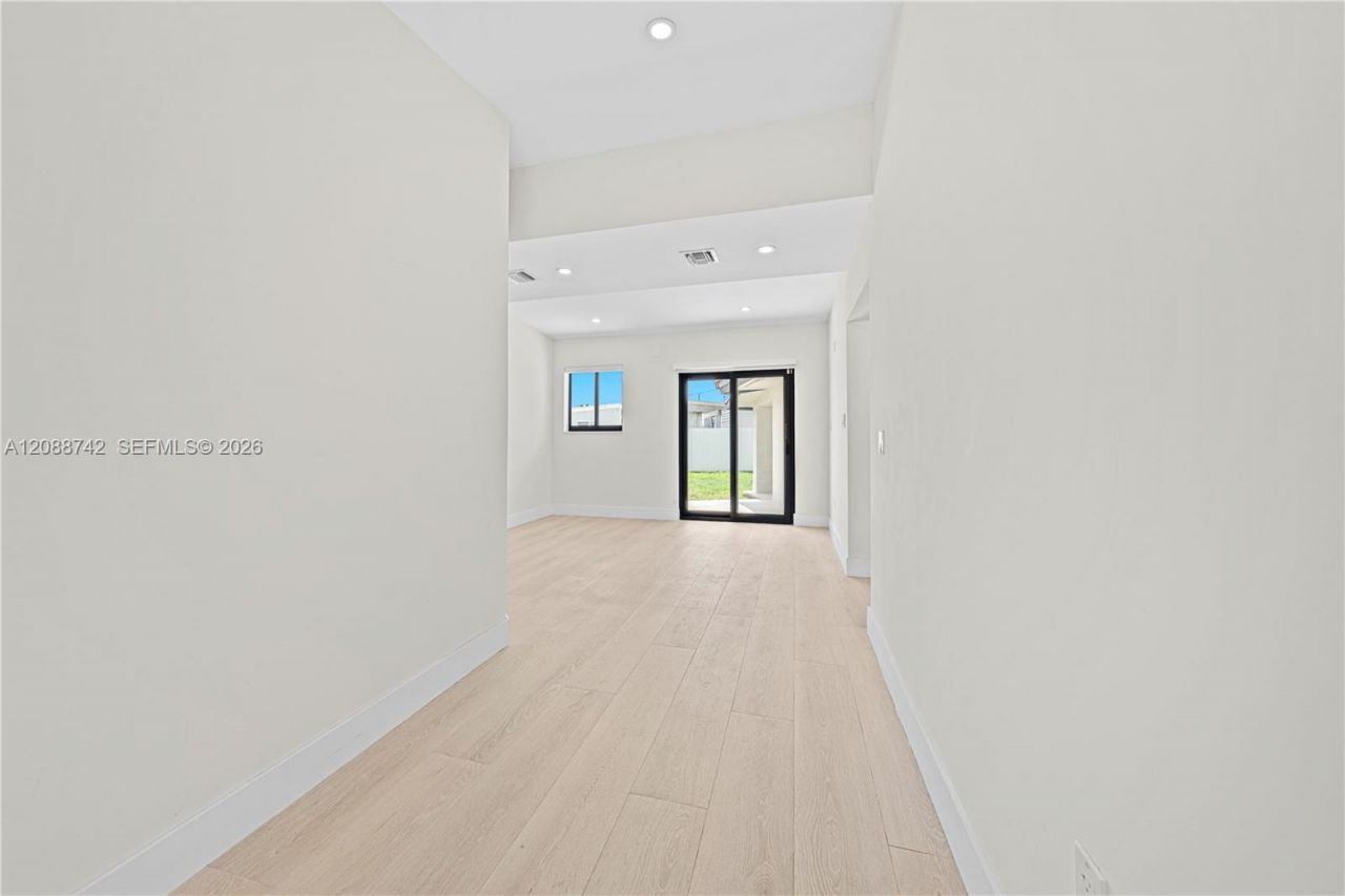 11300 SW 43rd St, Miami, FL 33165 Photo