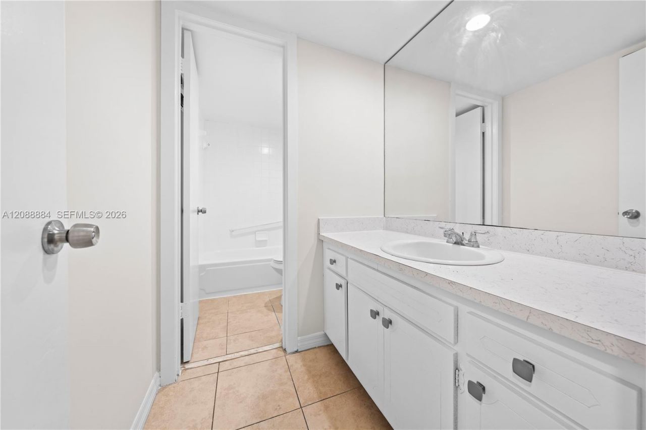 10500 SW 108th Ave, Unit B211, Miami, FL 33176 Photo