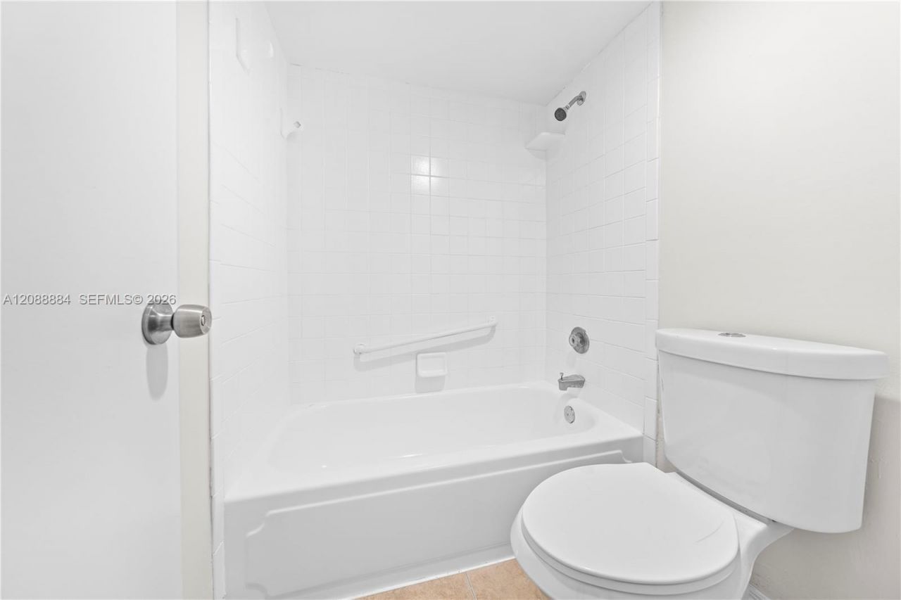 10500 SW 108th Ave, Unit B211, Miami, FL 33176 Photo