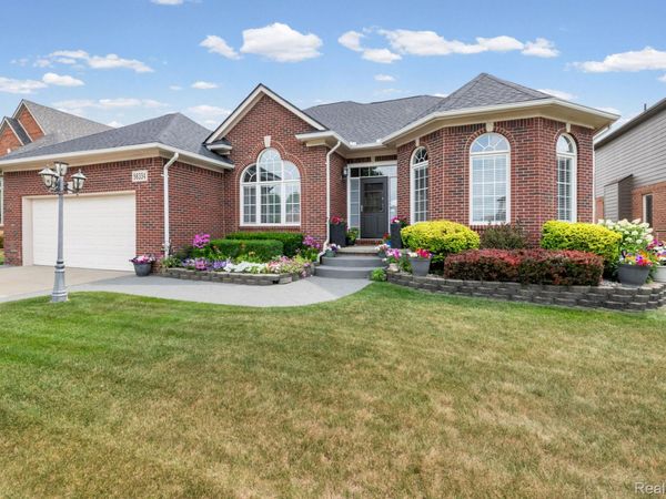 56334 Birkdale Drive, Macomb Township, Mi 48042
