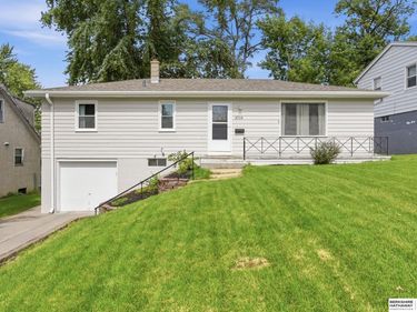 3714 Summit Street, Omaha, NE 68112