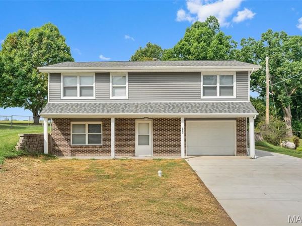 945 Westridge Drive, Pacific, MO 63069