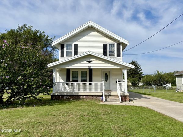 912 Mambrino Road, Oregon, OH 43616
