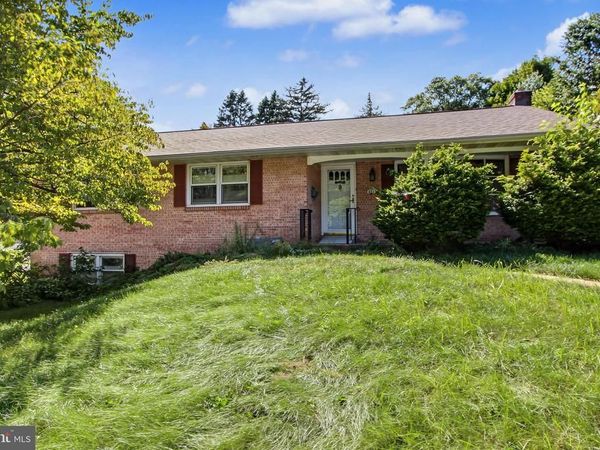 401 PENN VIEW DRIVE, MILLERSVILLE, PA 17551