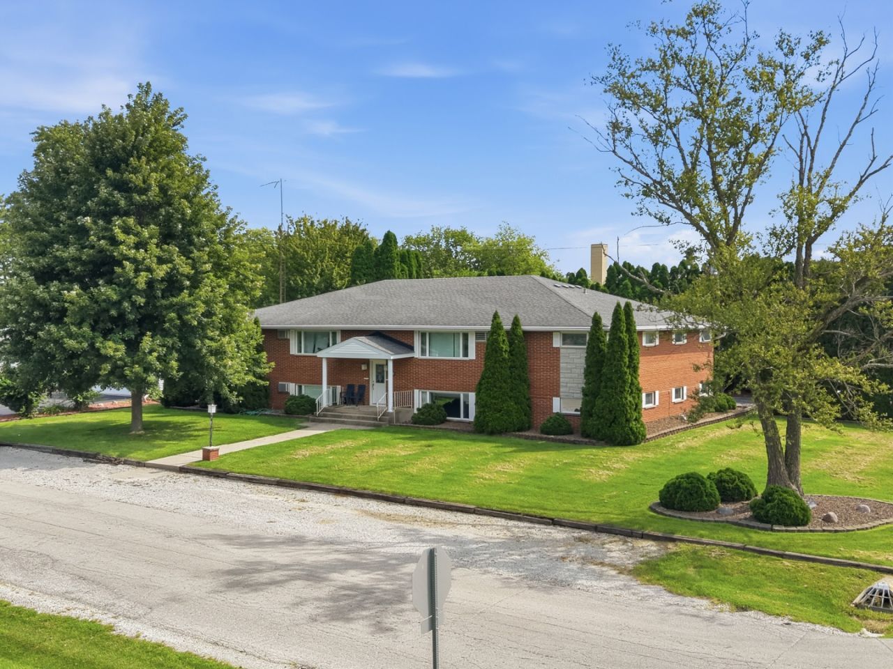 100 N Griffin Street, Grant Park, IL 60940 Main Photo