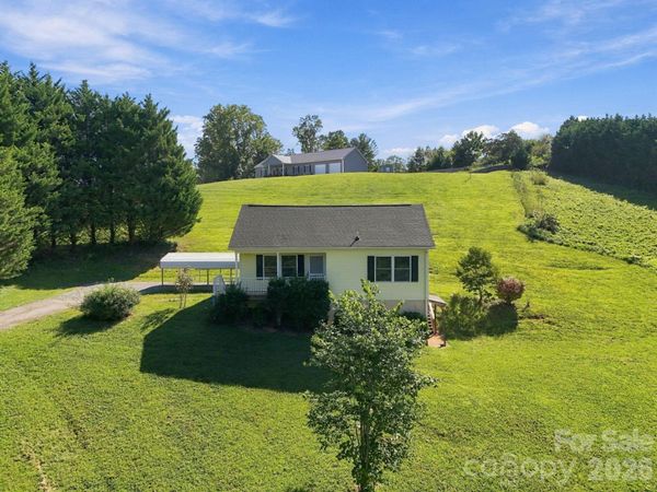 117 Ho Hum Way, Leicester, NC 28748