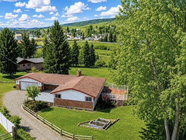 147 N LINDSEY St, Tekoa, WA 99033