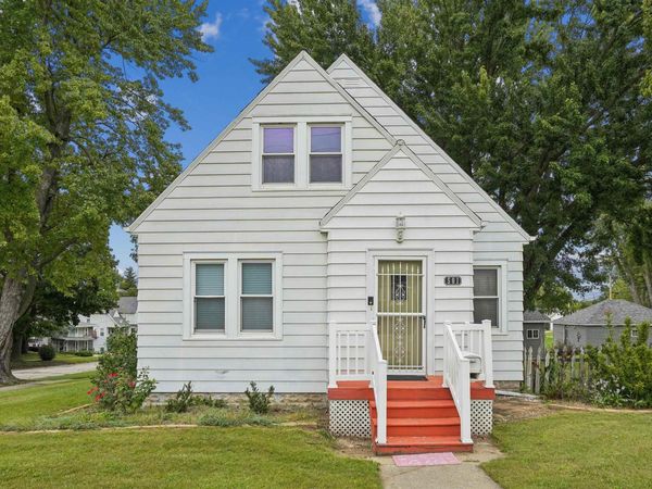 501/507 E Charles St , Oelwein, IA 50662