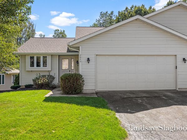 2640 Rolling Ridge Lane NW, Grand Rapids, MI 49534