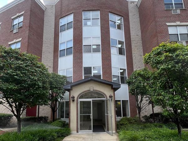 38 Knightsbridge Road , Unit 2B, Great Neck, NY 11021