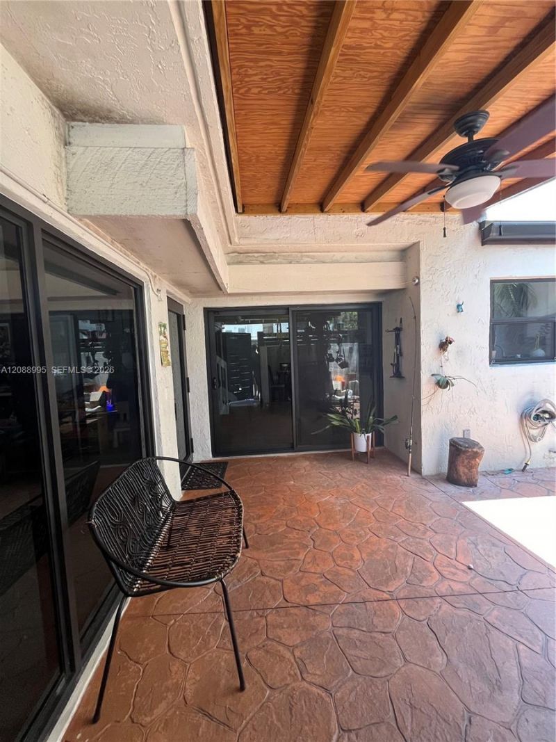 447 NW 98th Ct, Miami, FL 33172 Photo