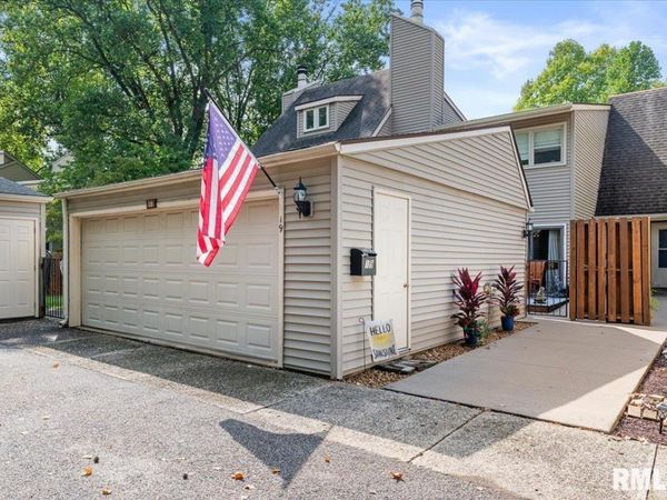 19 COUNTRY Place, Unit 19, Springfield, IL 62703