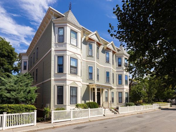 38 Linden St, Unit 4, Brookline, MA 02445