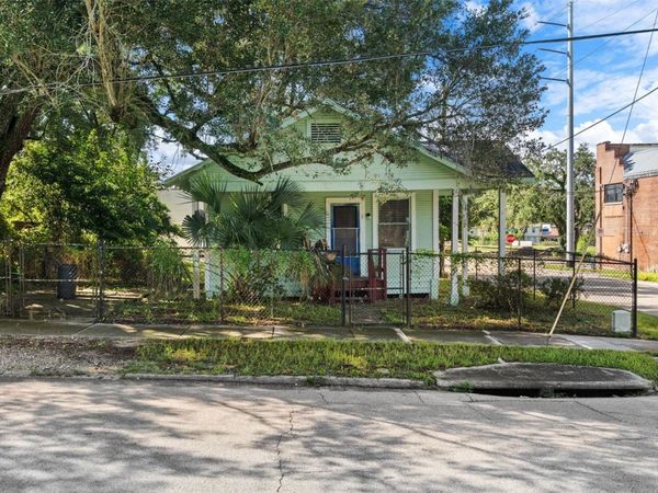 915 E SITKA STREET, TAMPA, FL 33604