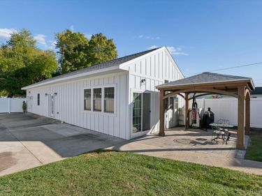 129 South Street, Belleville, Mi 48111