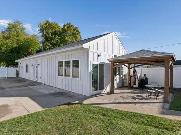 129 South Street, Belleville, Mi 48111