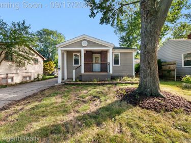 720 E Columbia Avenue, Pontiac, Mi 48340