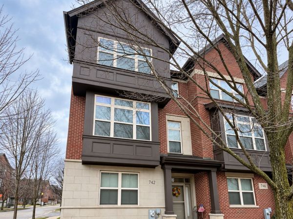 742 Summit Lane , Vernon Hills, IL 60061
