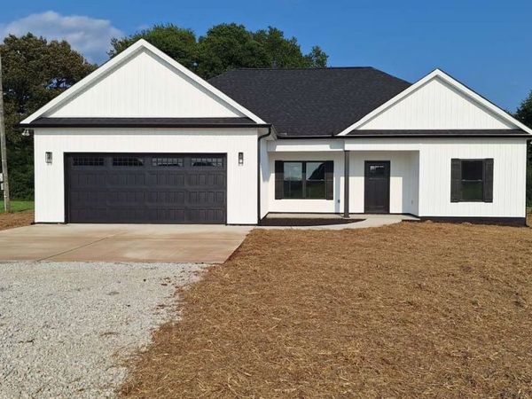 1557 Rowe Gap Rd, Winchester, TN 37398