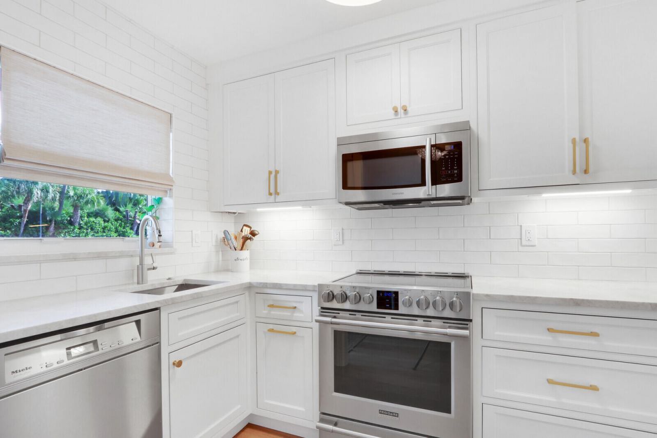 139 Sunrise Avenue, Unit 1090, Palm Beach, FL 33480 Photo