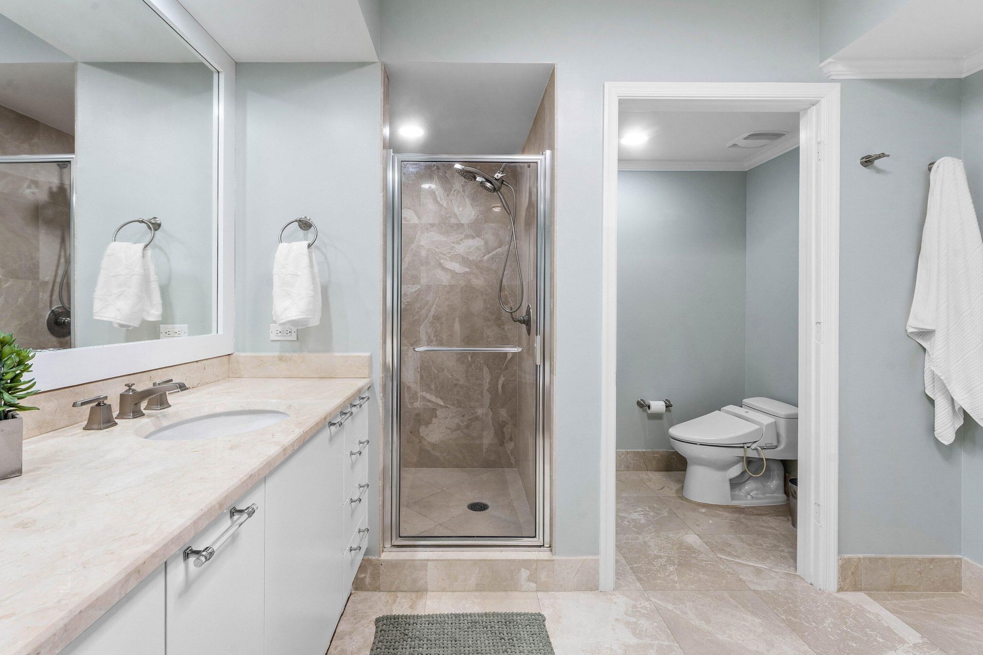 2640 Lake Shore Drive, Unit 1210, Riviera Beach, FL 33404 Photo
