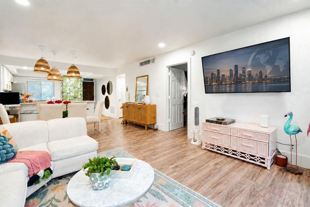 3000 Presidential Way, Unit Apt 106, West Palm Beach, FL 33401 Photo