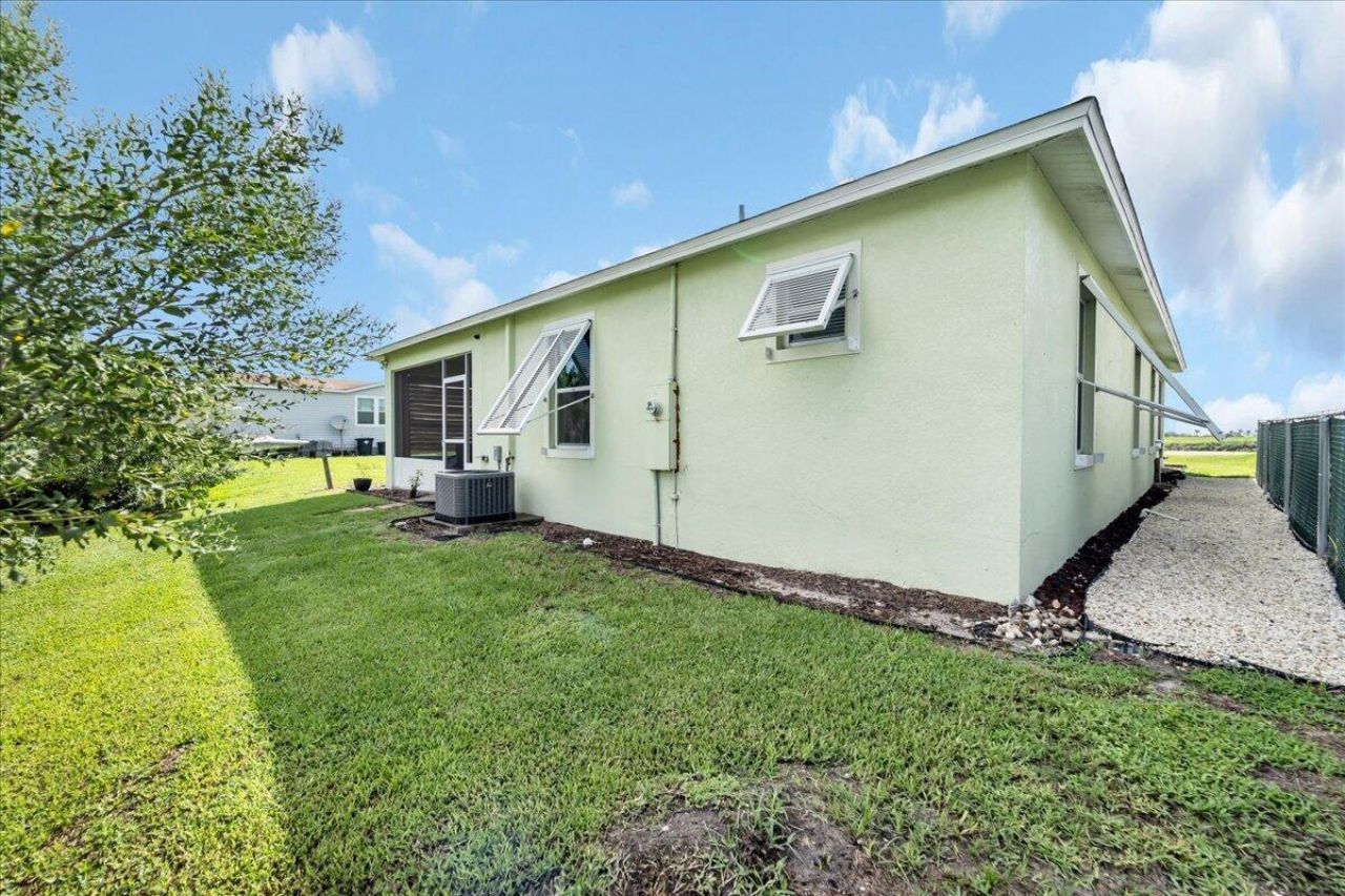 908 Riverside Drive Sw, Moore Haven, FL 33471 Photo