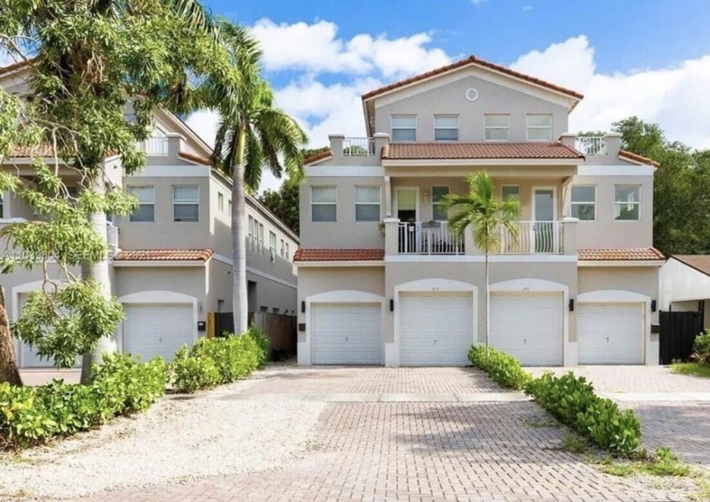 213 SW 11th Street, Unit 213, Fort Lauderdale, FL 33315 Photo