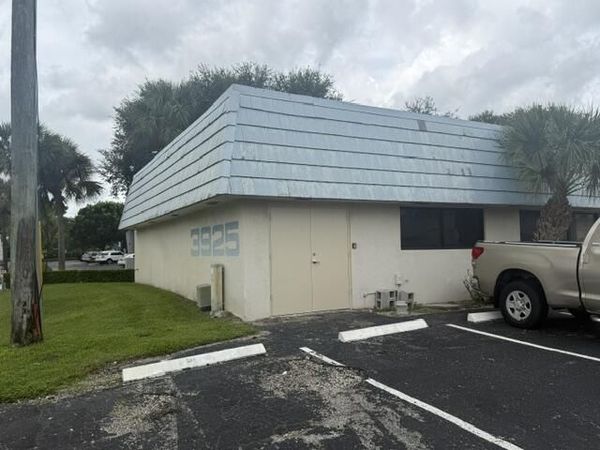 3925 Investment Lane, Unit 32, West Palm Beach, FL 33422