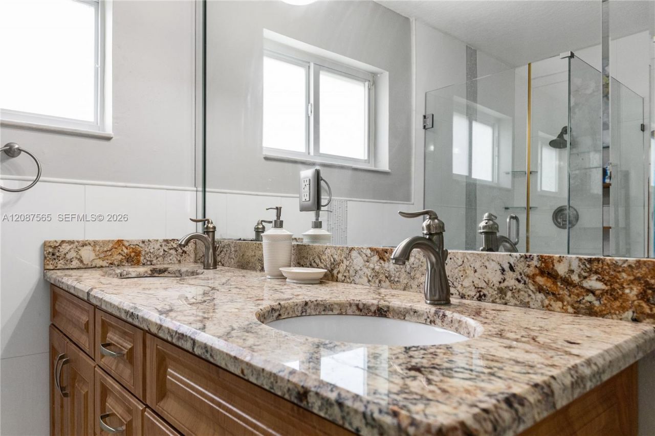 8005 SW 198th Ter, Cutler Bay, FL 33189 Photo