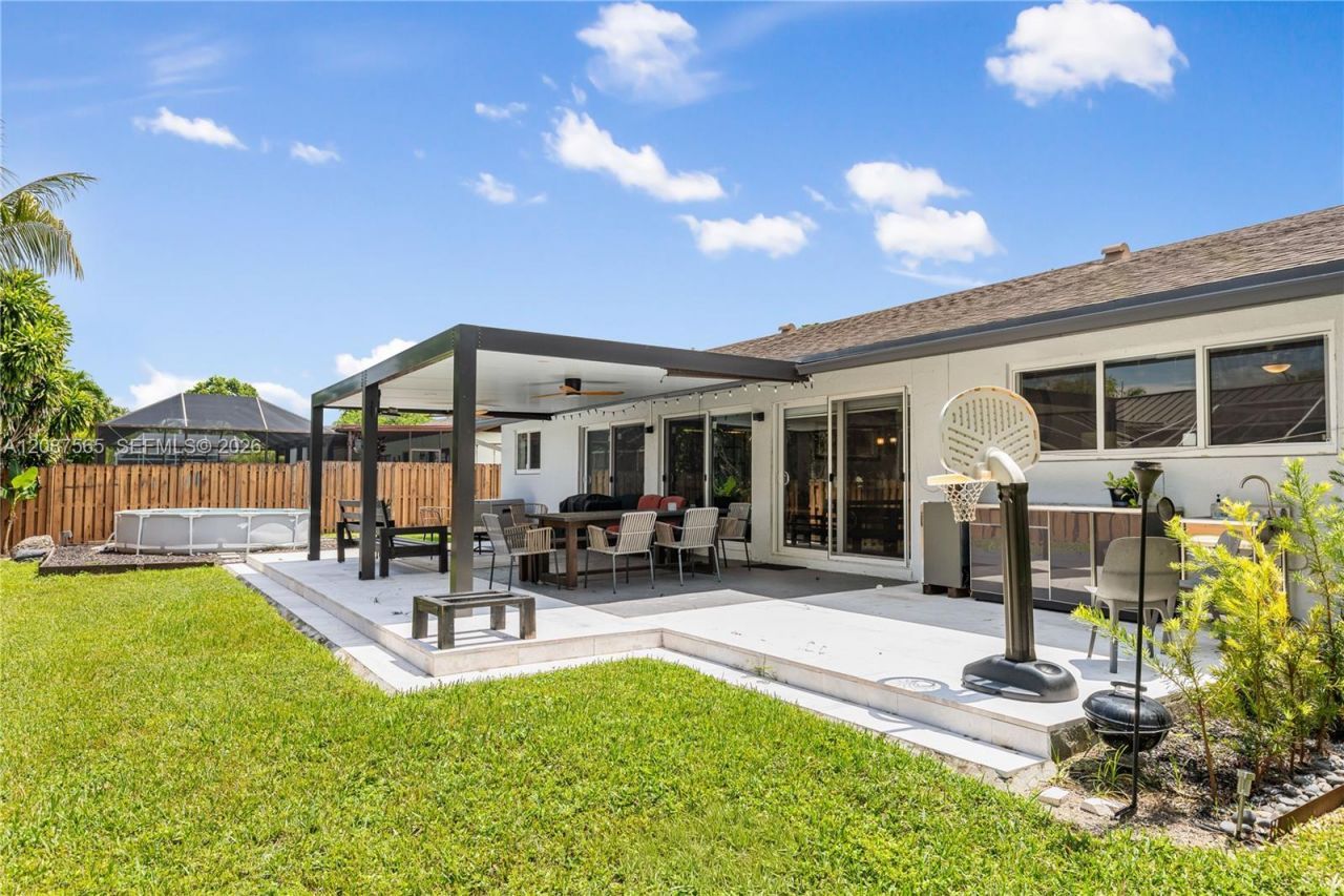 8005 SW 198th Ter, Cutler Bay, FL 33189 Photo