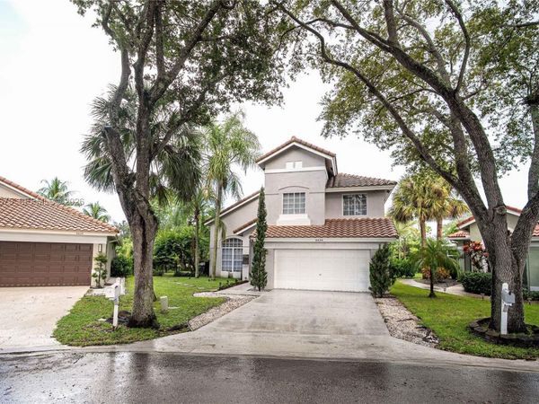 8434 NW 57th Dr, Coral Springs, FL 33067