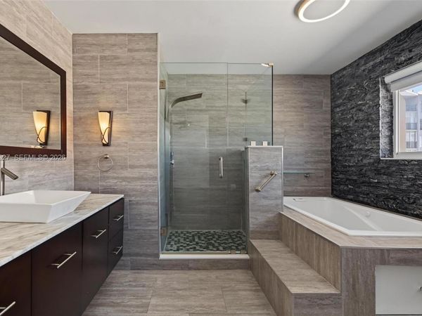 6905 W 2nd Way, Hialeah, FL 33014