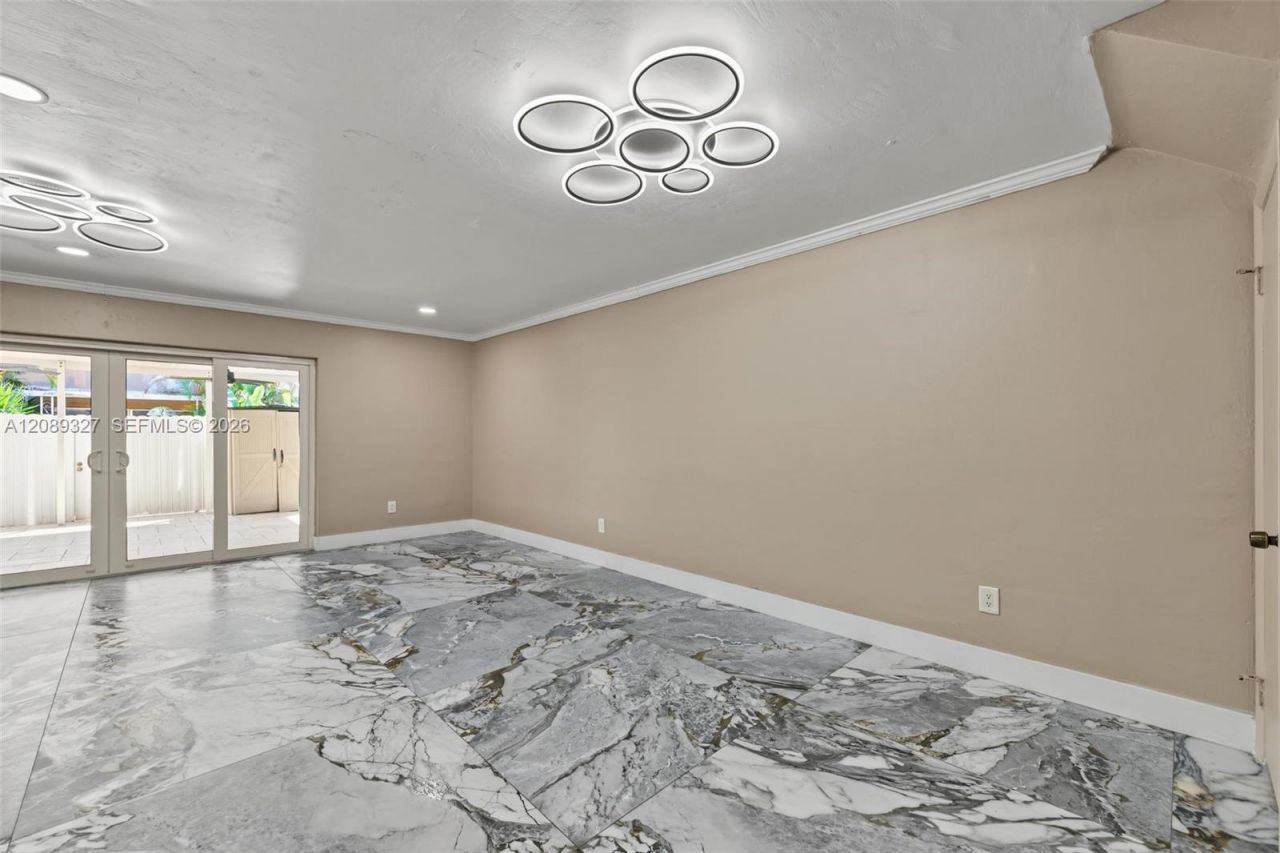 6905 W 2nd Way, Hialeah, FL 33014 Photo