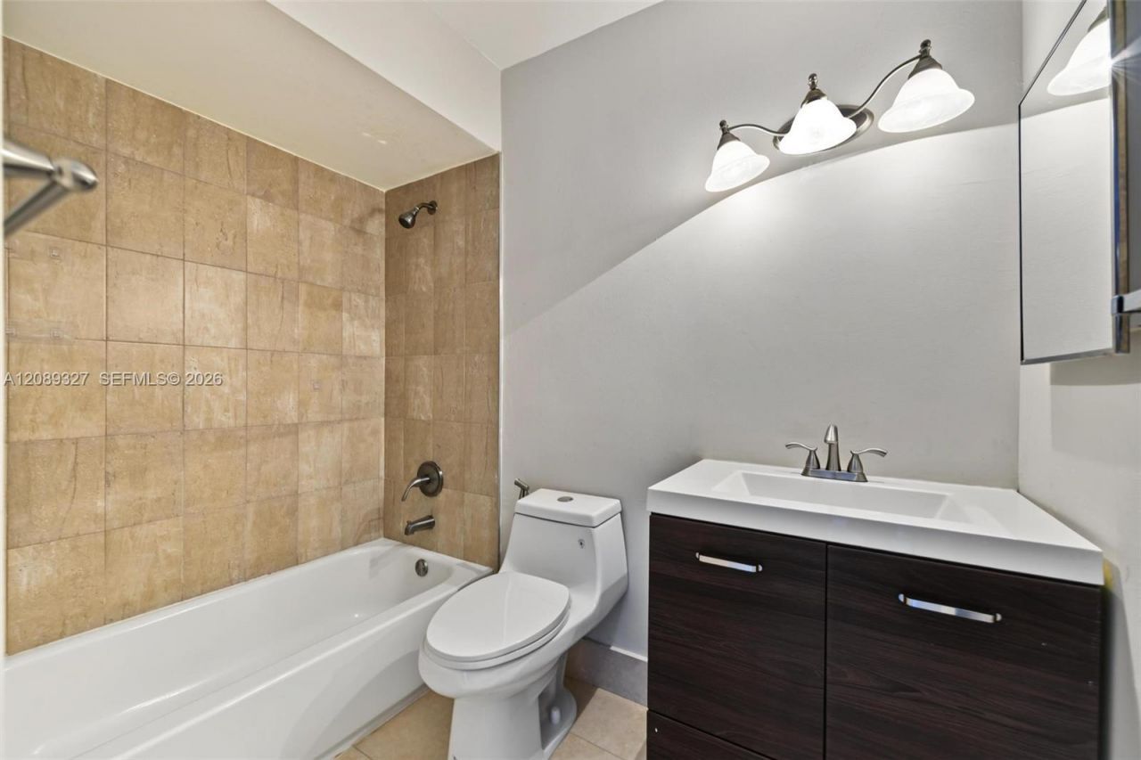 6905 W 2nd Way, Hialeah, FL 33014 Photo