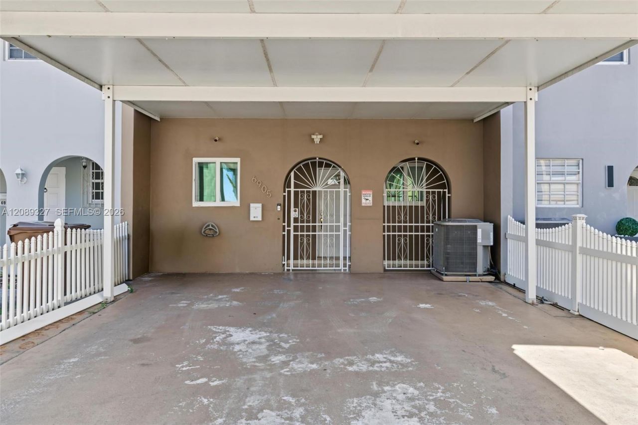 6905 W 2nd Way, Hialeah, FL 33014 Photo