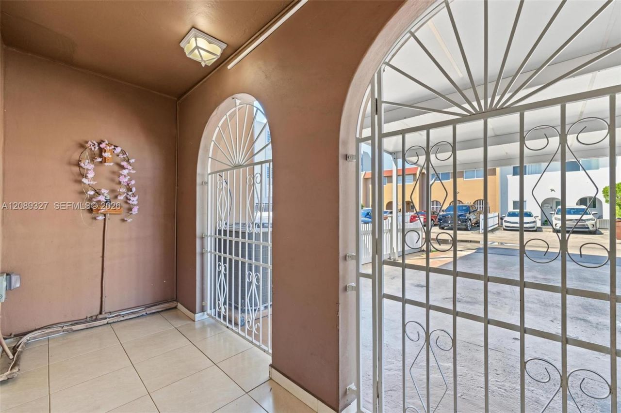 6905 W 2nd Way, Hialeah, FL 33014 Photo