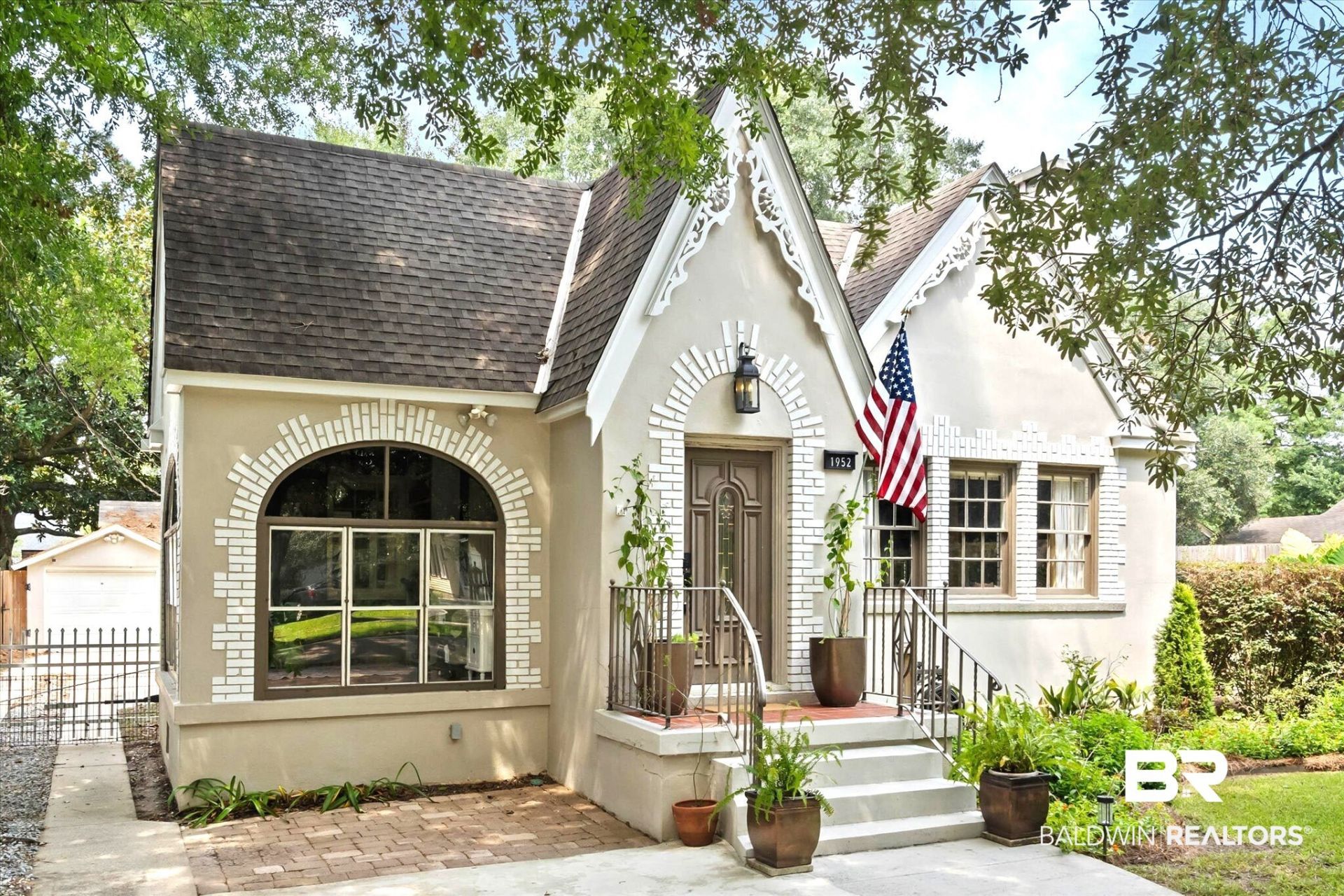 1952 Old Government Street, Mobile, AL 36606 Main Photo