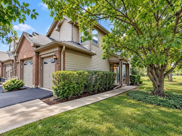199 Old Oak Court W, Buffalo Grove, IL 60089