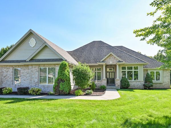 W144N9880 Sun Valley Trl, Germantown, WI 53022