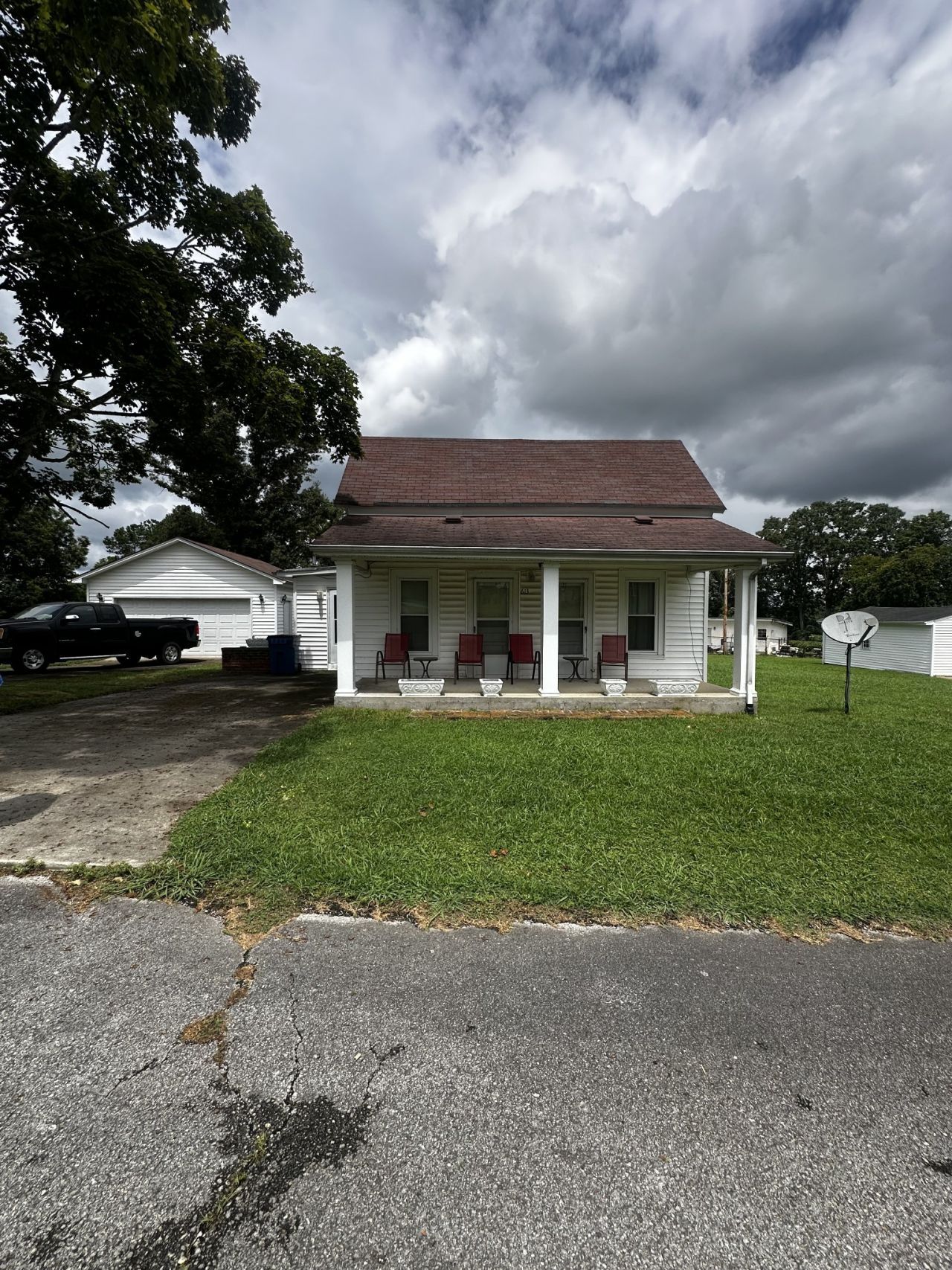 613 E Harp St, Manchester, TN 37355 Main Photo