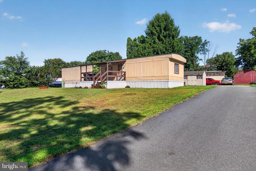 577 W HAZEL AVENUE, MARIETTA, PA 17547