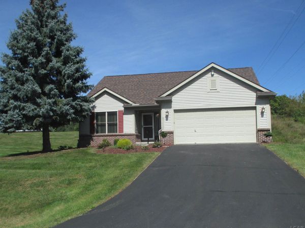 2304 Woodridge , Adrian, MI 49221