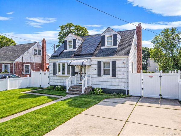 223 N Fulton Avenue , Lindenhurst, NY 11757