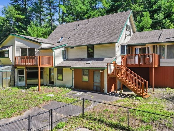5 Old Farm Cir, Belchertown, MA 01007