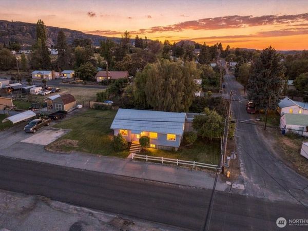 103 Electric Boulevard, Electric City, WA 99123