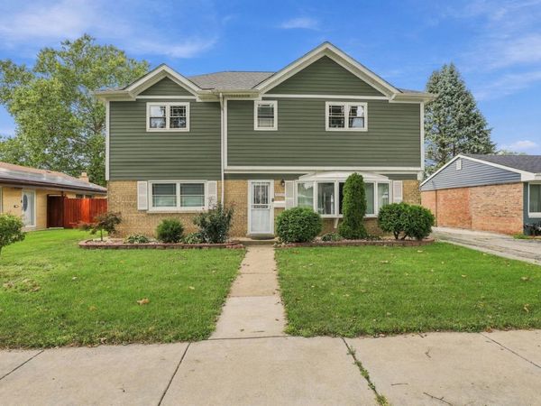 9808 S Maplewood Avenue, Evergreen Park, IL 60805